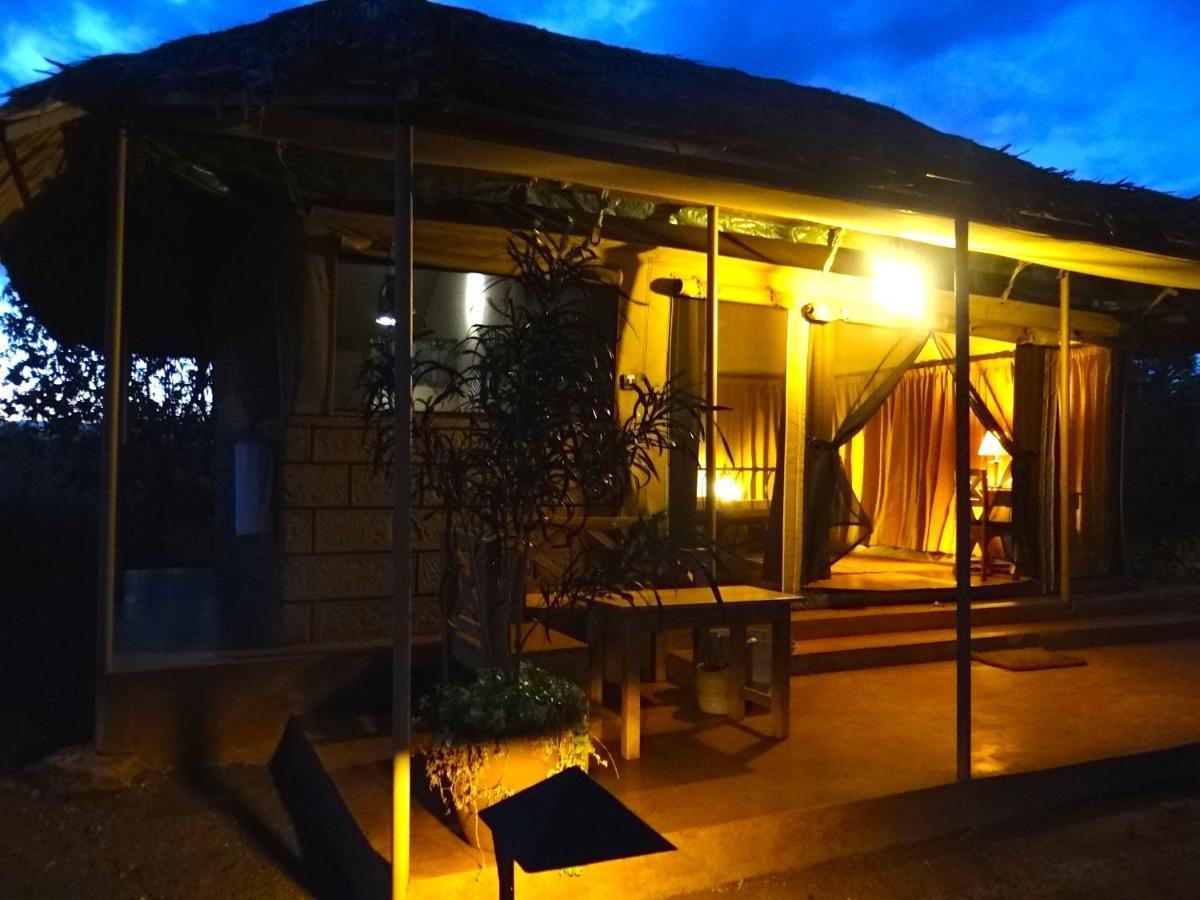 Ikweta Safari Camp Hotel Maua Екстериор снимка