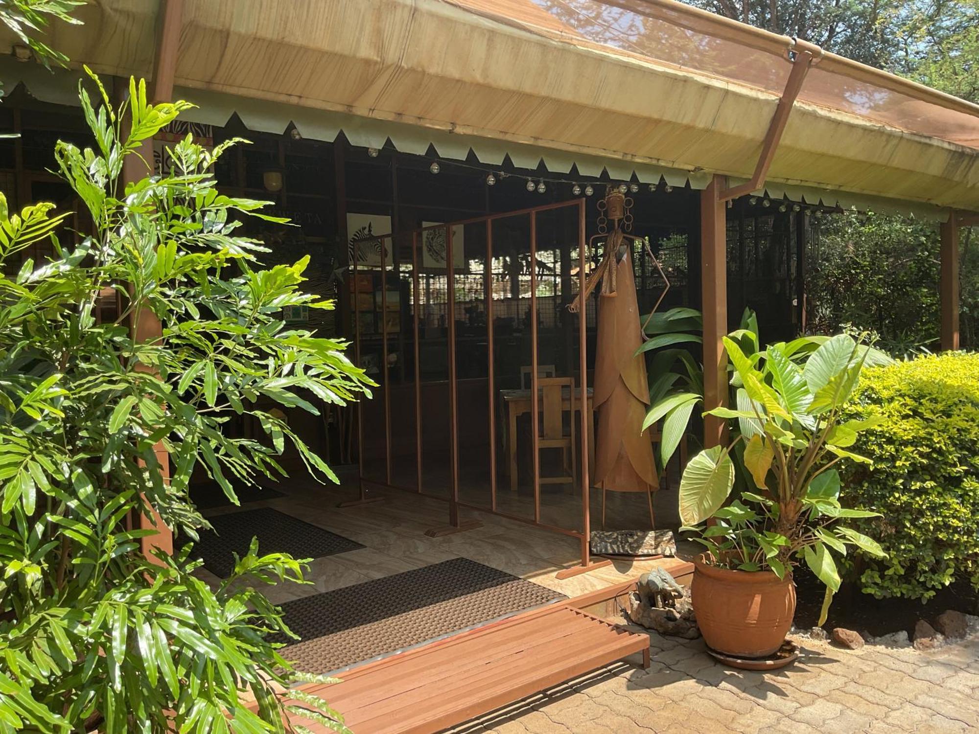 Ikweta Safari Camp Hotel Maua Екстериор снимка