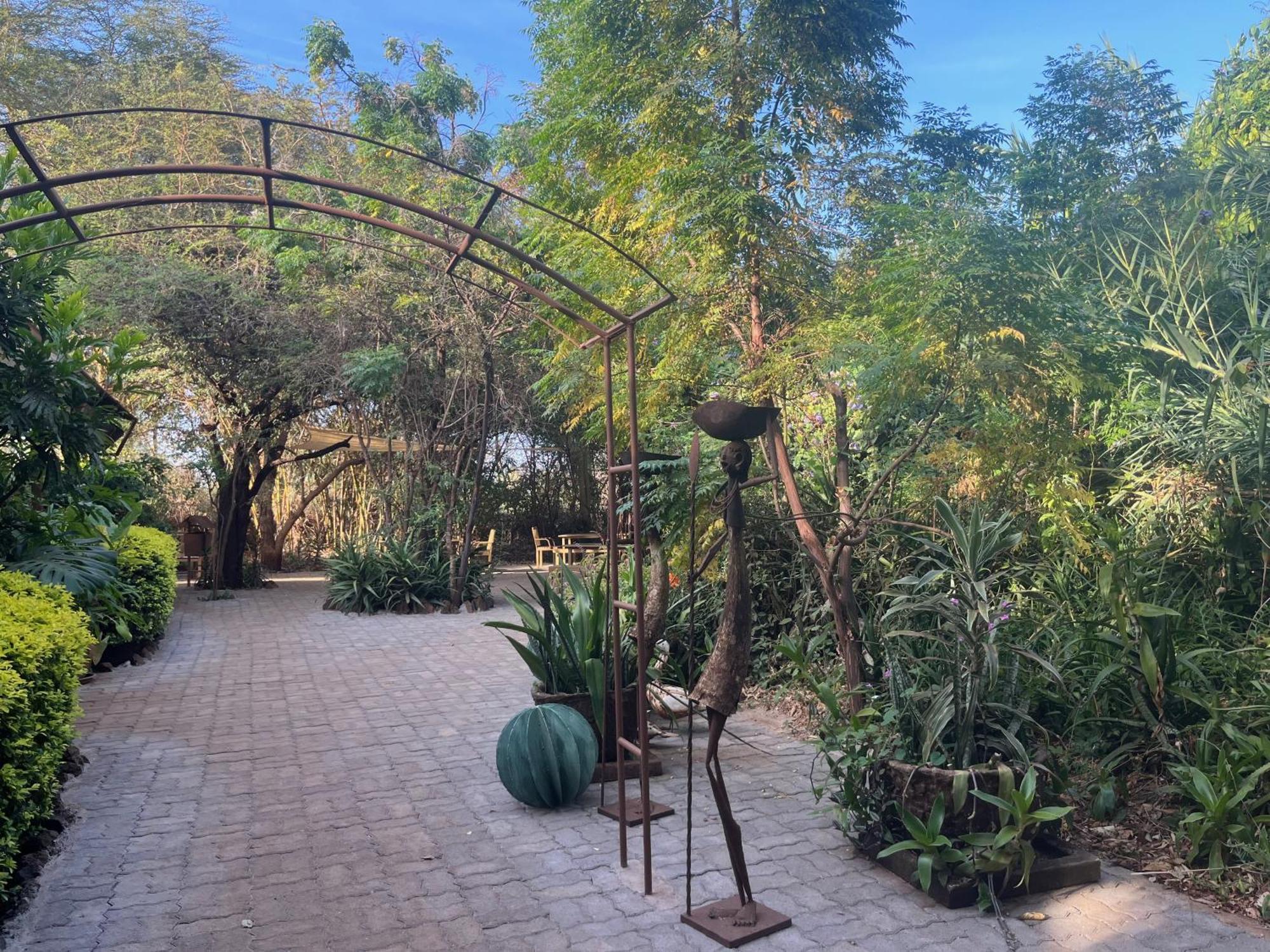 Ikweta Safari Camp Hotel Maua Екстериор снимка
