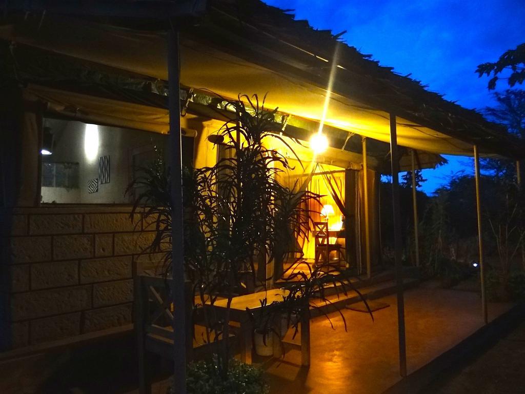 Ikweta Safari Camp Hotel Maua Екстериор снимка