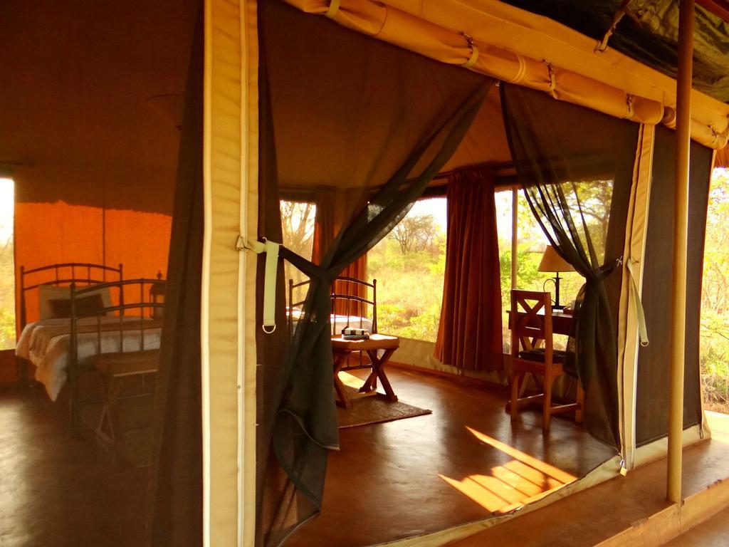 Ikweta Safari Camp Hotel Maua Екстериор снимка