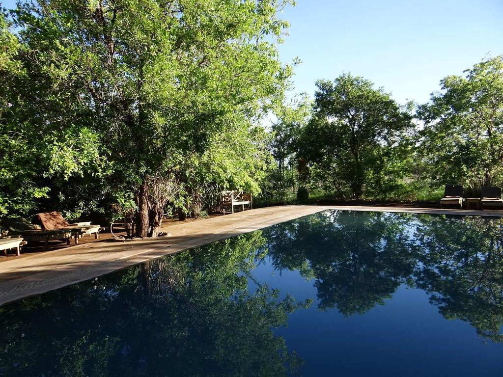 Ikweta Safari Camp Hotel Maua Екстериор снимка