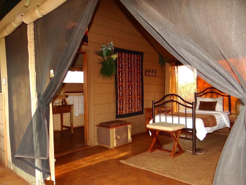 Ikweta Safari Camp Hotel Maua Екстериор снимка