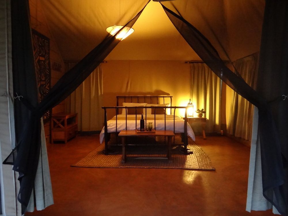 Ikweta Safari Camp Hotel Maua Екстериор снимка