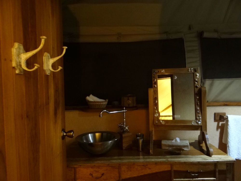 Ikweta Safari Camp Hotel Maua Екстериор снимка