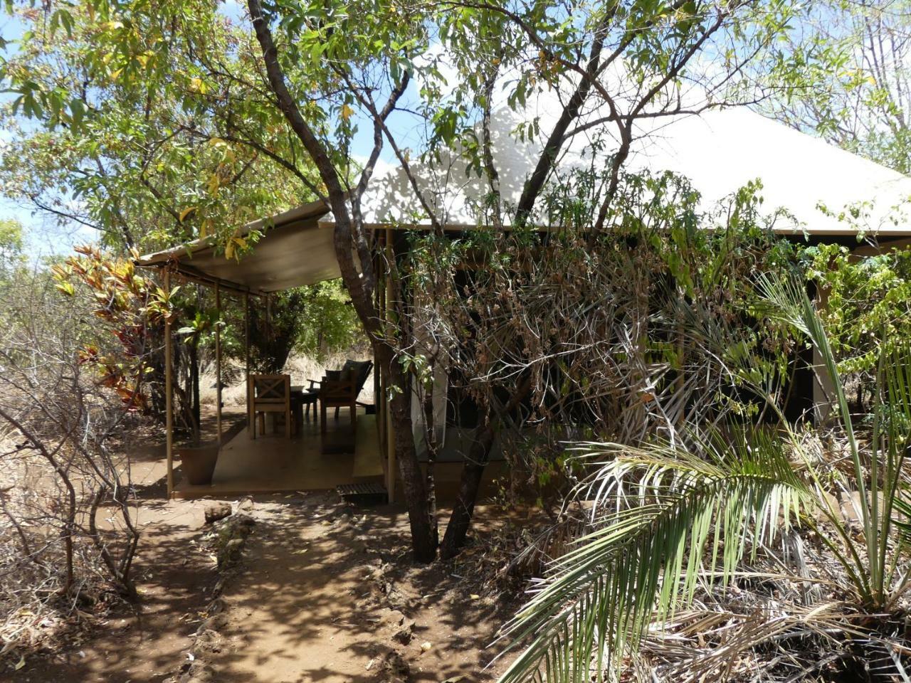 Ikweta Safari Camp Hotel Maua Екстериор снимка