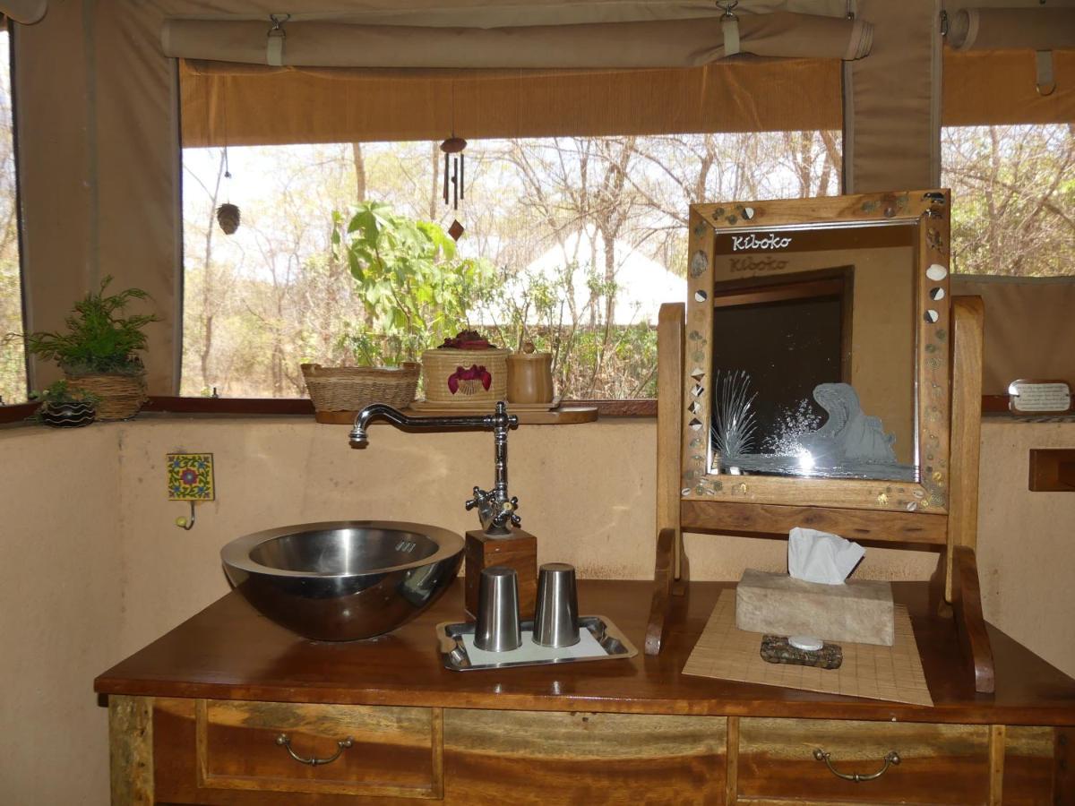 Ikweta Safari Camp Hotel Maua Екстериор снимка